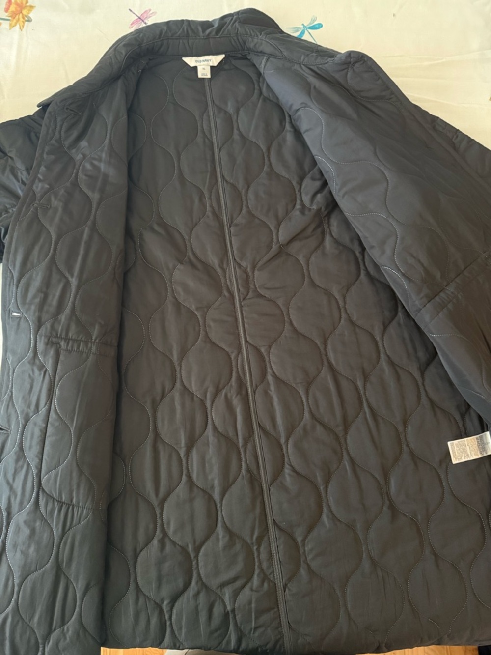 Old Navy Black Quilted Jacket with Curved Stitching - Picture 6 of 6